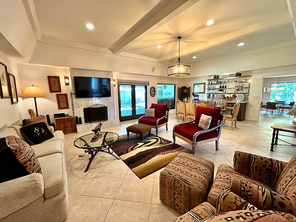 7357 E Laredo Ln