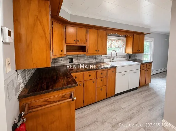 190 3rd St APT 2B, Bangor, ME 04401