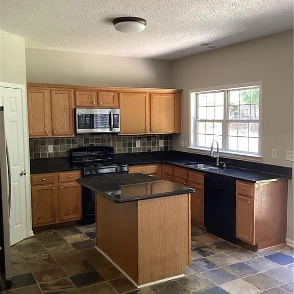 550 Ashland Pkwy — Photo 17