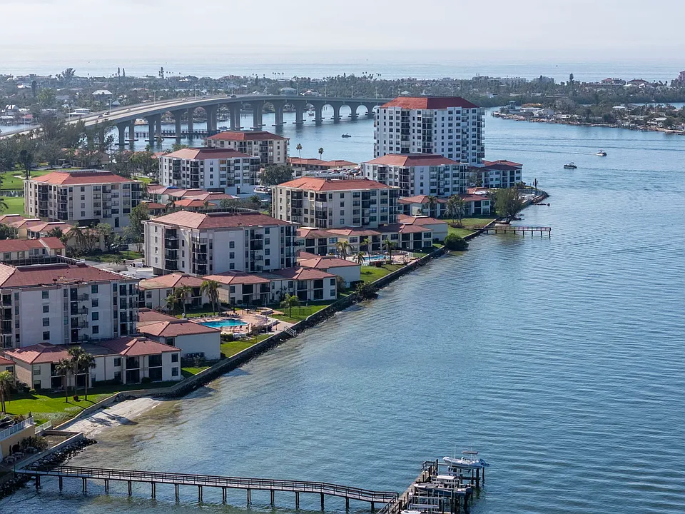 6051 Sun Blvd #111