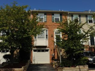 6746 Cardinal Woods Ct, Lorton, VA 22079