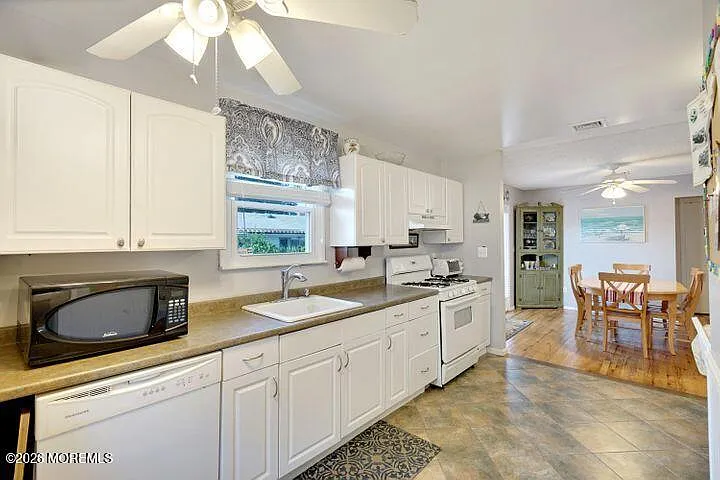81 Berry Pl — Photo 3