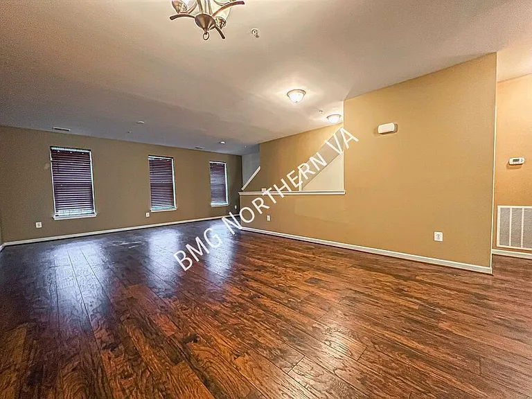 9535 Center St — Photo 3