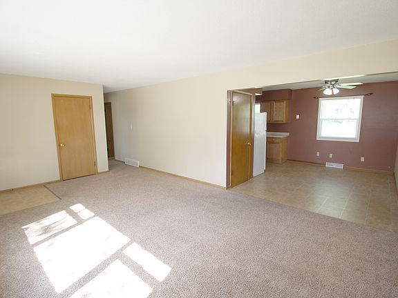 4th image of 421 SW Westlawn Dr