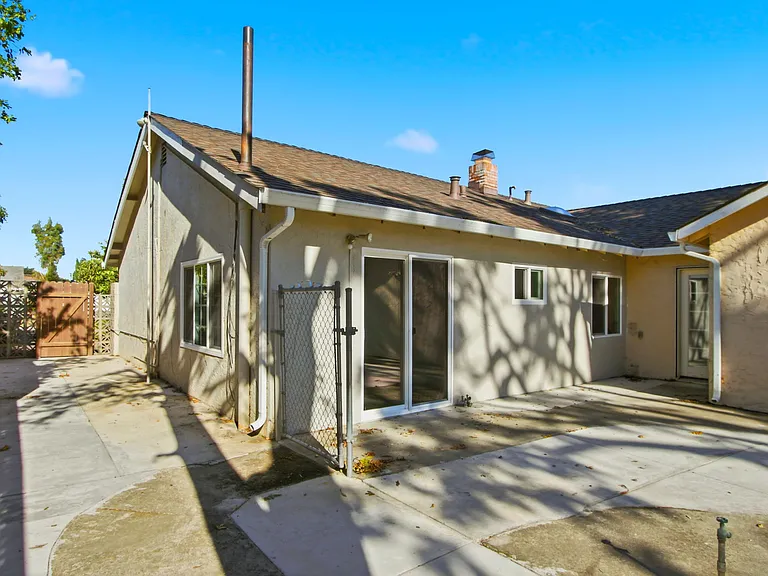 12610 Paseo Flores — Photo 41