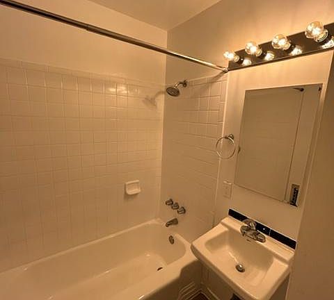 4th image of 144 N Oxford Ave #1