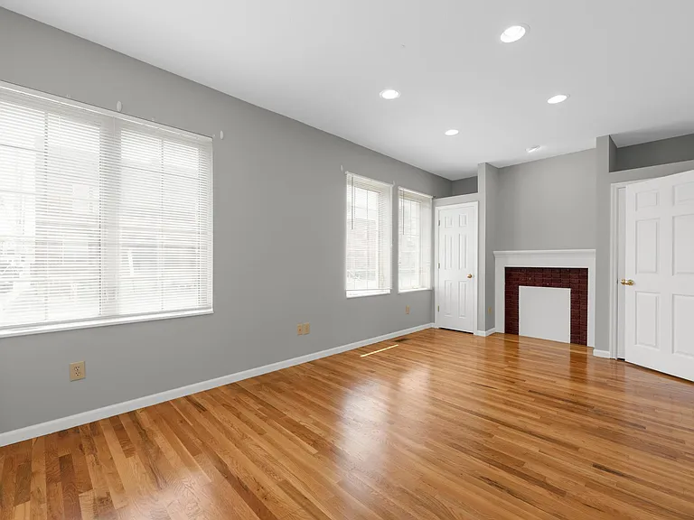 242 E 12th Ave #1 — Photo 17