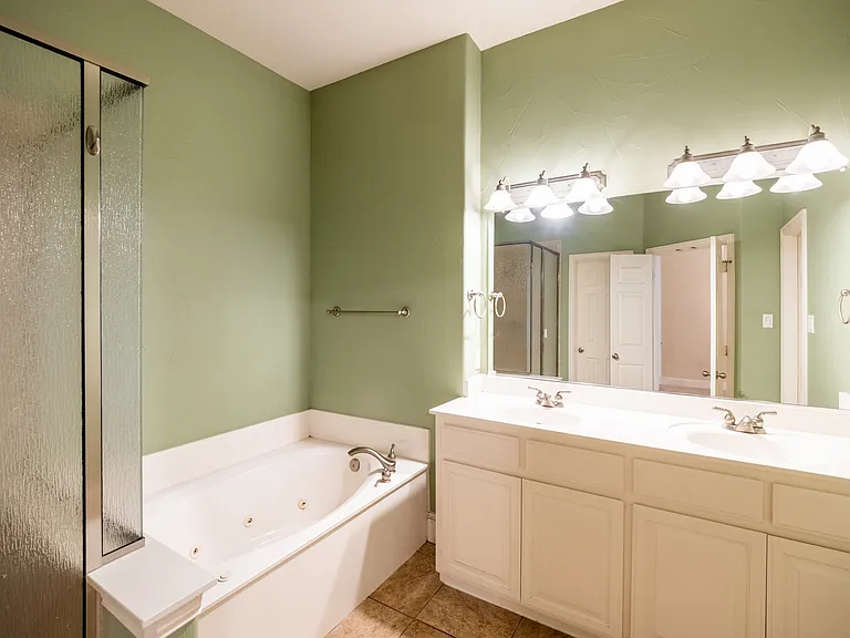 6366 Shadywood Dr — Photo 14
