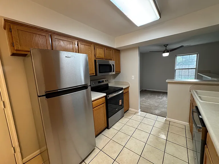 612 Oak Grove Rd — Photo 6