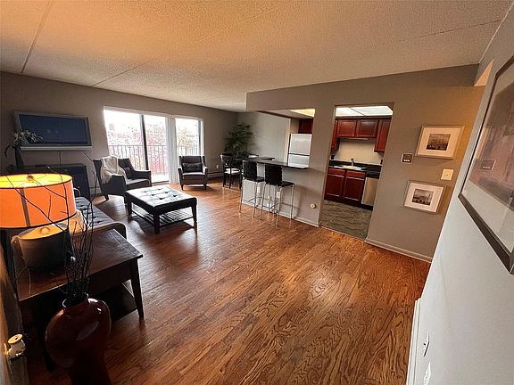 5th image of 35300 Woodward Ave APT 405
