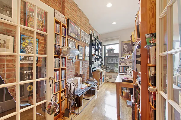 Rented by R New York | media 24