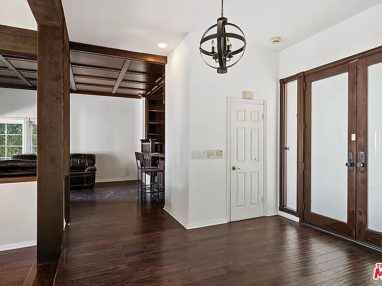 1478 Sunset Plaza Dr — Photo 3