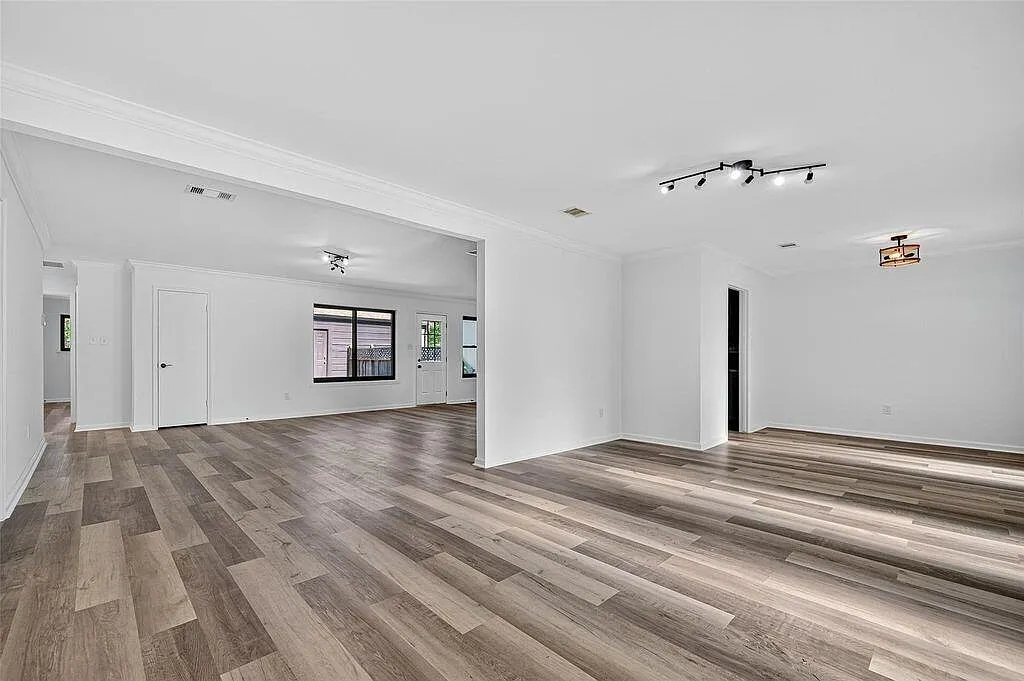 4 bed, 2.0 bath, 1908 sqft, $2,200 — Photo 4