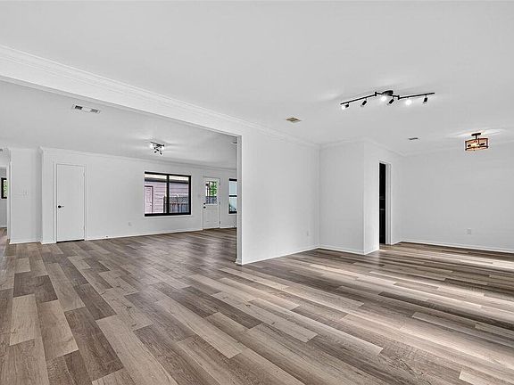 4th image of 17418 Largs Cir
