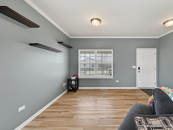 5th image of 295 Monarch Ln