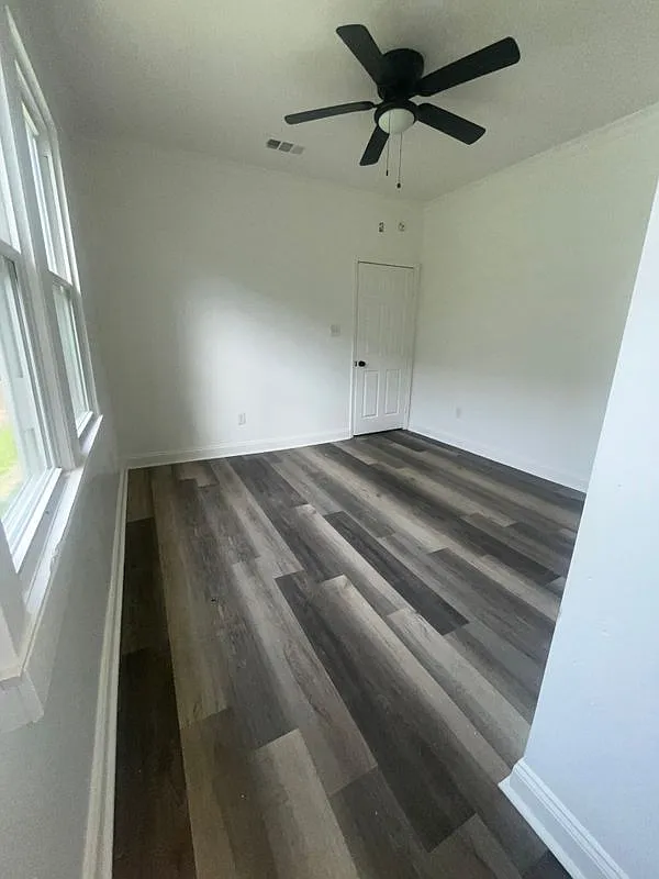 6 bed, 2.0 bath, 852 sqft, $1,450 — Photo 3