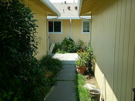 2nd image of 2267 Portola Ave