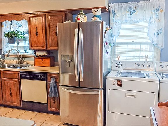 4th image of 1521 Wakefield Ave