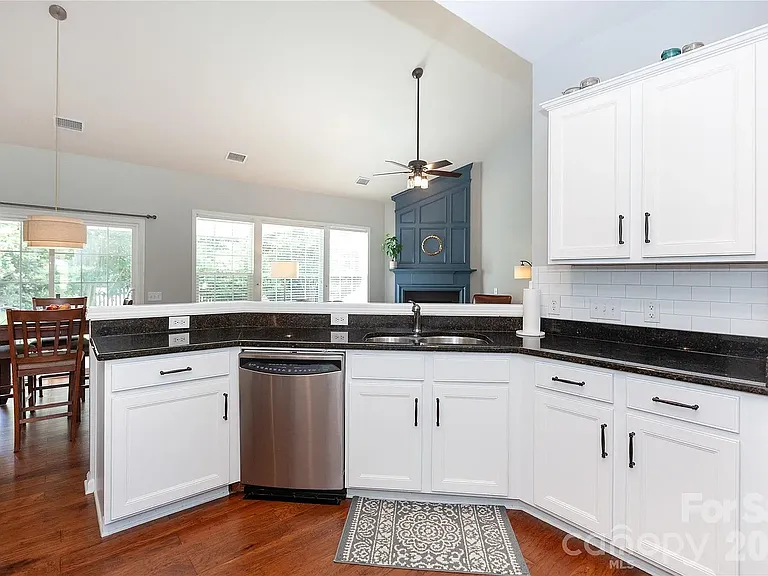 2304 Coltsgate Rd — Photo 14