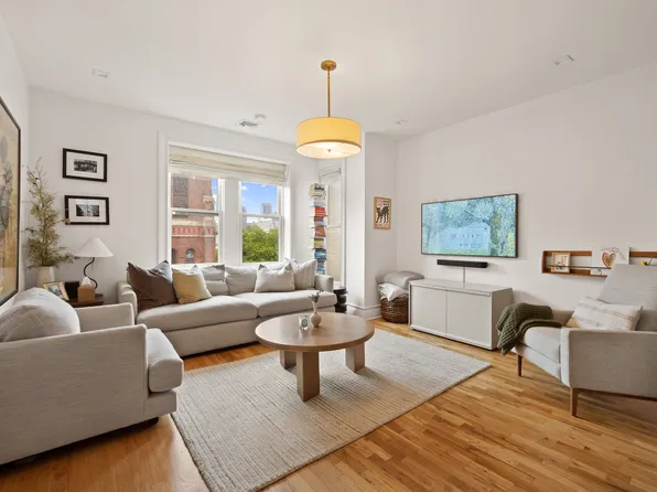 475 Washington Avenue image 1 of 7