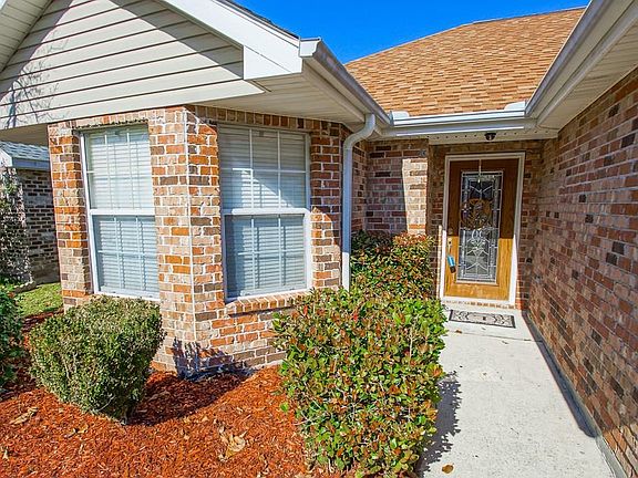 3rd image of 2604 Carrie Ln