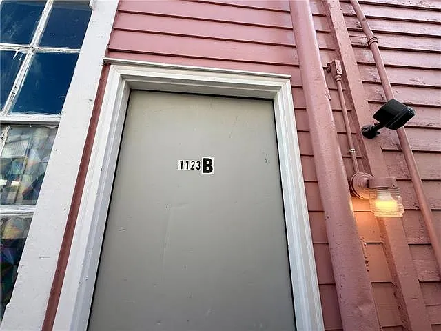1123 Burgundy St #B — Photo 4