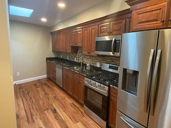3rd image of 136 Inman St #1