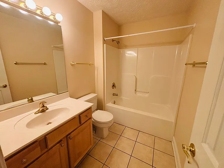 385 Oak Tree Blvd NW — Photo 10