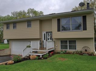 2605 Baldwin Rd, McHenry, IL 60050