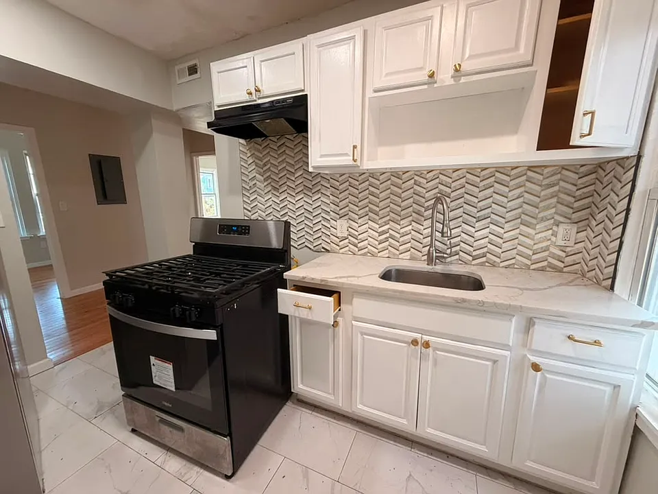 142 Rowe St #2
