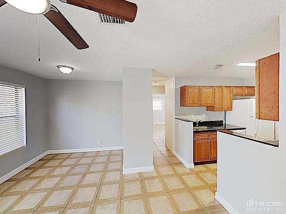 5th image of 2621 NE 3rd St