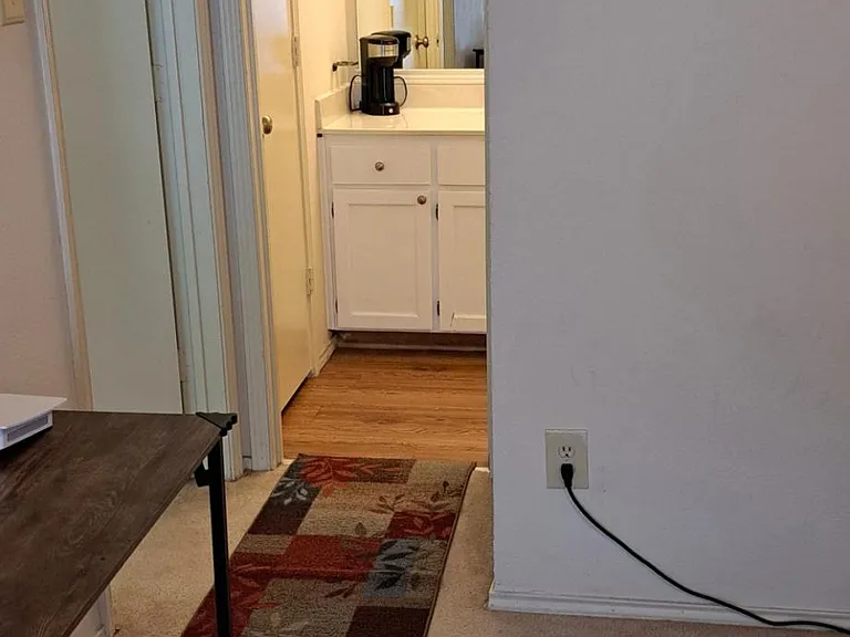 109 Peachtree Ct #B — Photo 2