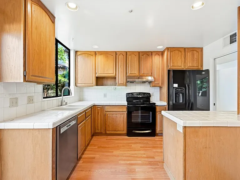 264 W California Ave #C — Photo 6