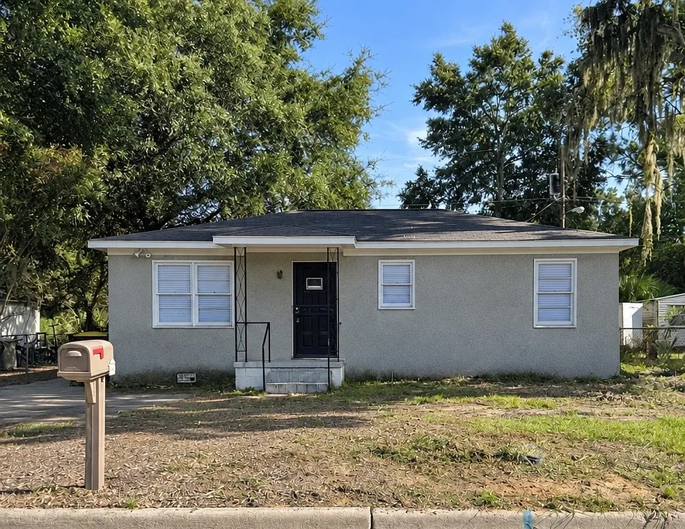 3 bed, 864 sqft, $1,400 — Photo 1