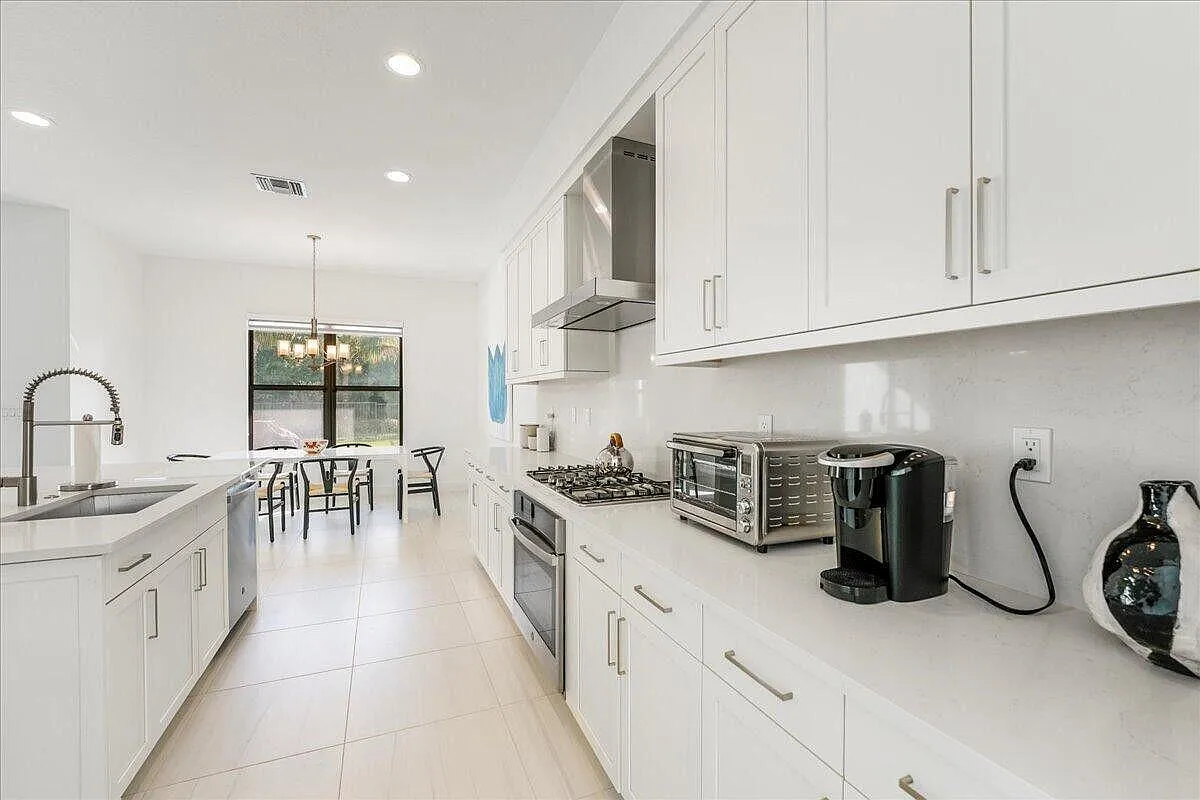 5 bed, 7.0 bath, 4484 sqft, $14,000 — Photo 4
