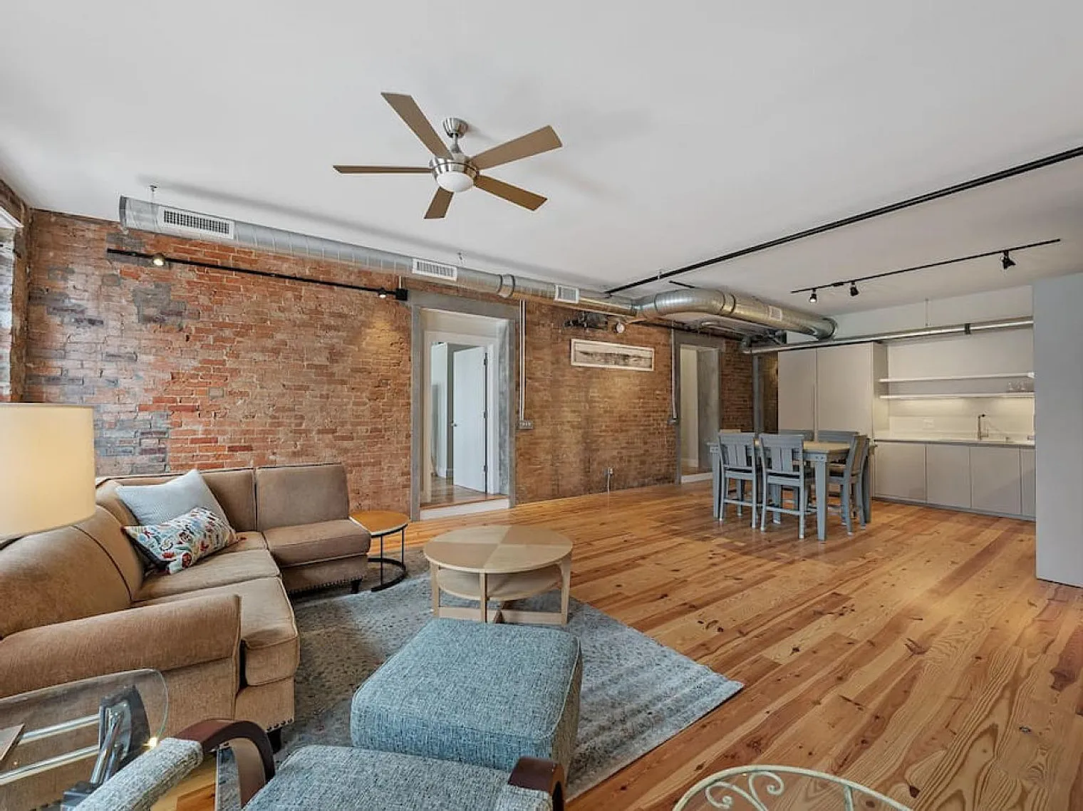 2 bed, 2.0 bath, 1453 sqft, $3,106 — Photo 4