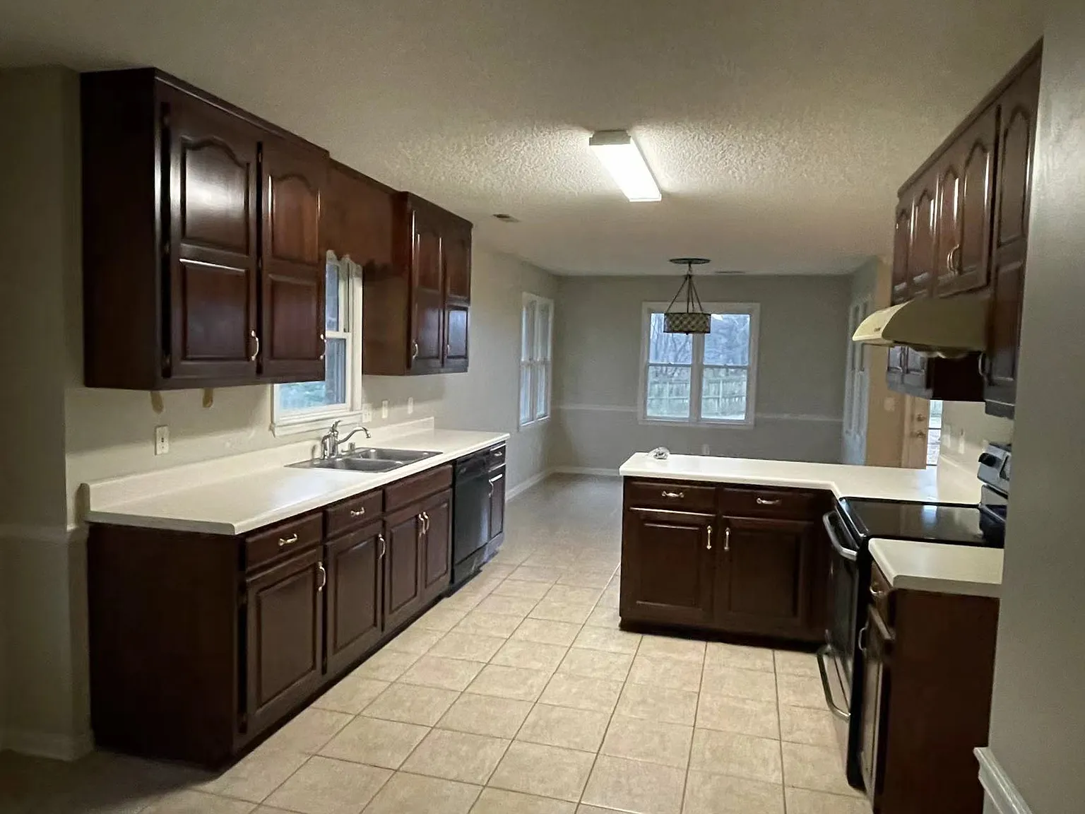 612 Gooch Ln — Photo 3