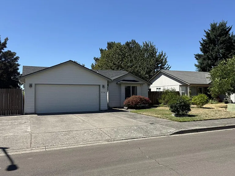 214 NE 170th Ave — Photo 1