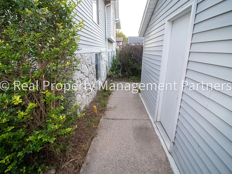 4745 Circle Shore Dr SE — Photo 3