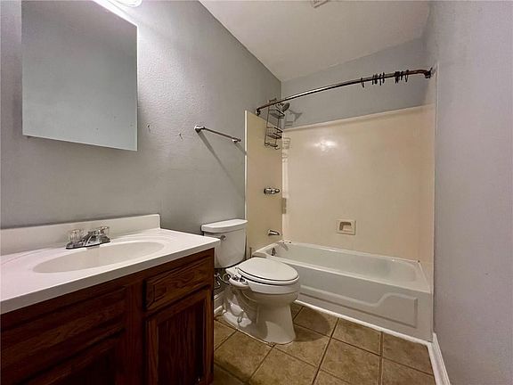 5th image of 523 Saint Philip St #3