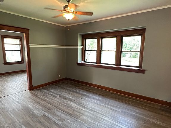 3rd image of 902 W Macqueen Ave
