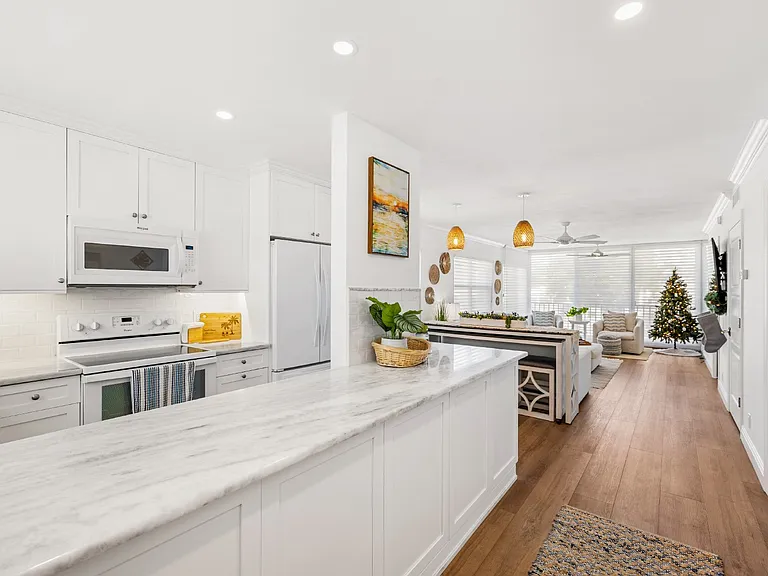 404 Broad Ave S — Photo 4