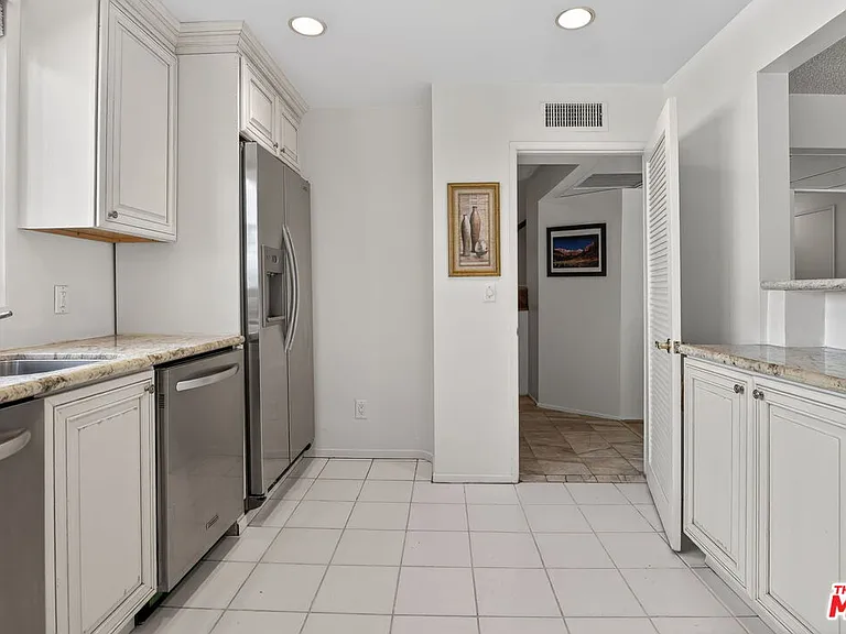 184 N Crescent Dr — Photo 22