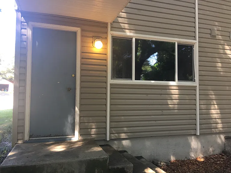 1165-1167 NE Harvey Rd #1165-1167 — Photo 3
