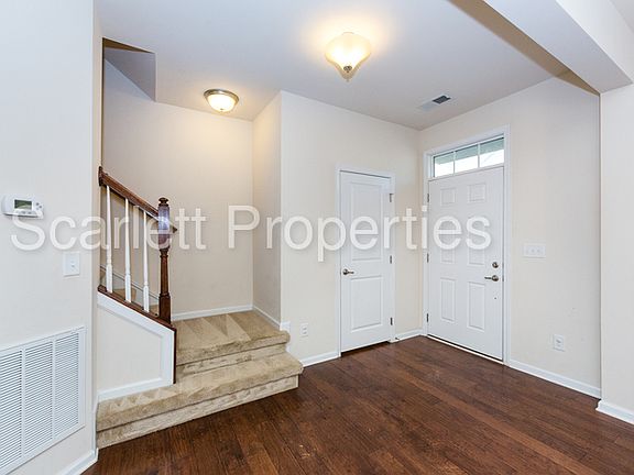 4th image of 9342 Lenox Pointe Dr