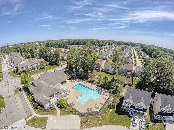 3rd image of 38787 Renwood Ave