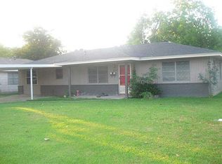 2812 W Boston Dr, Nederland, TX 77627