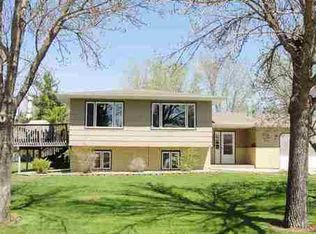 1606 7th St NW, Minot, ND 58703