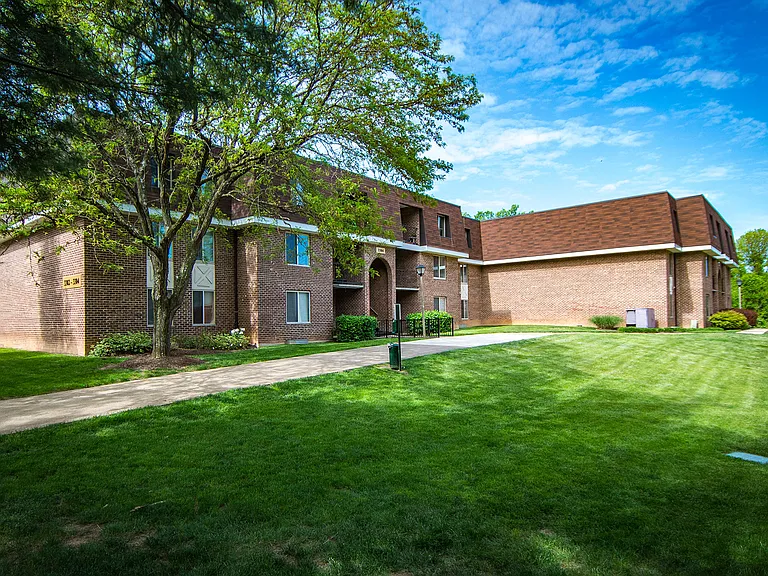 Oakton Park Apartments Building Exterior 38
