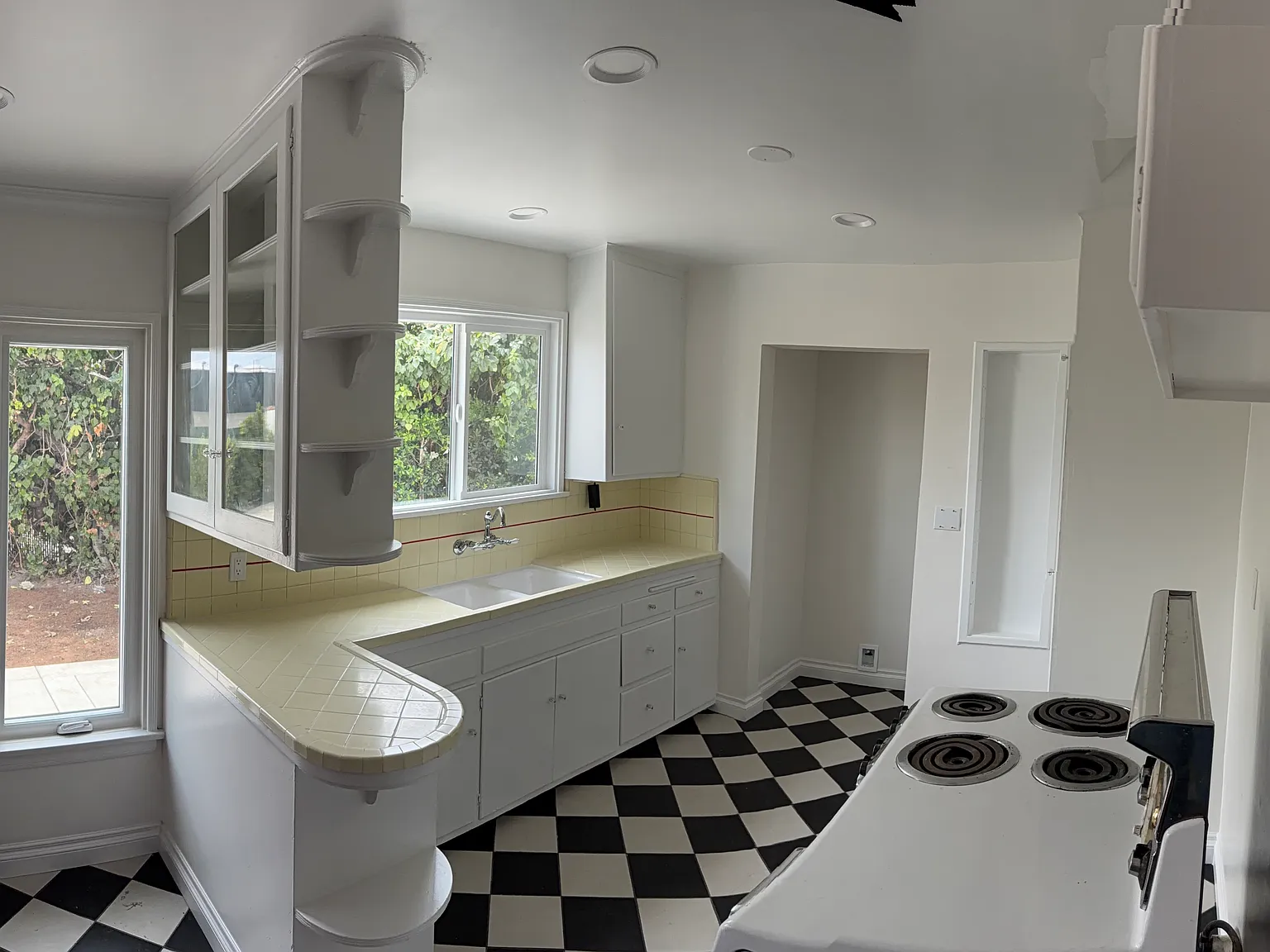 2 bed, 851 sqft, $6,500 — Photo 3